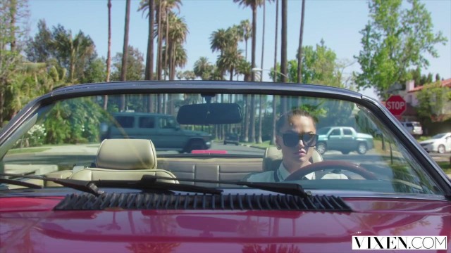 Девушка разделась перед лысым и дала себя отыметь