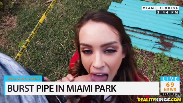 Парень развел журналистку на секс в закрытом фургоне