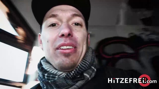 Парень привел в заброшенное здание подругу и отымел ее в пилотку