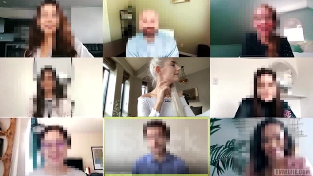 Молодая блондинка совмещает дистанционку с домашними потрахушками